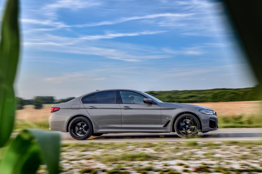  BMW 545e xDrive M Sport 2020 года  (фото 8 из 20)